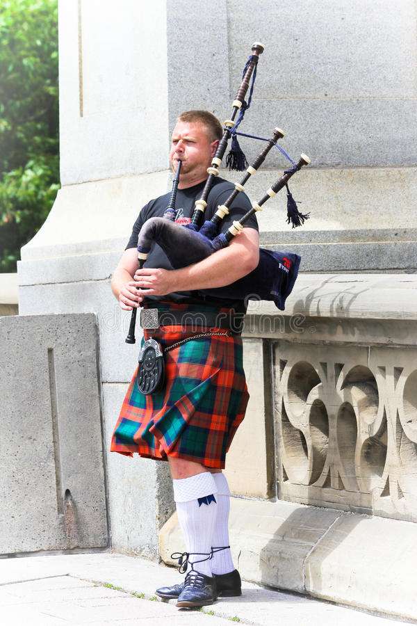bagpipe instrument puzzle online from photo