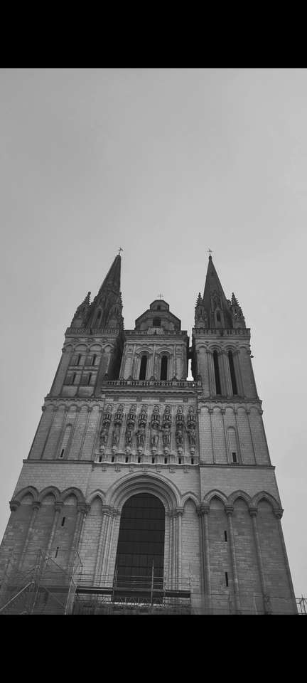 Катедралата в Анже онлайн пъзел от снимка