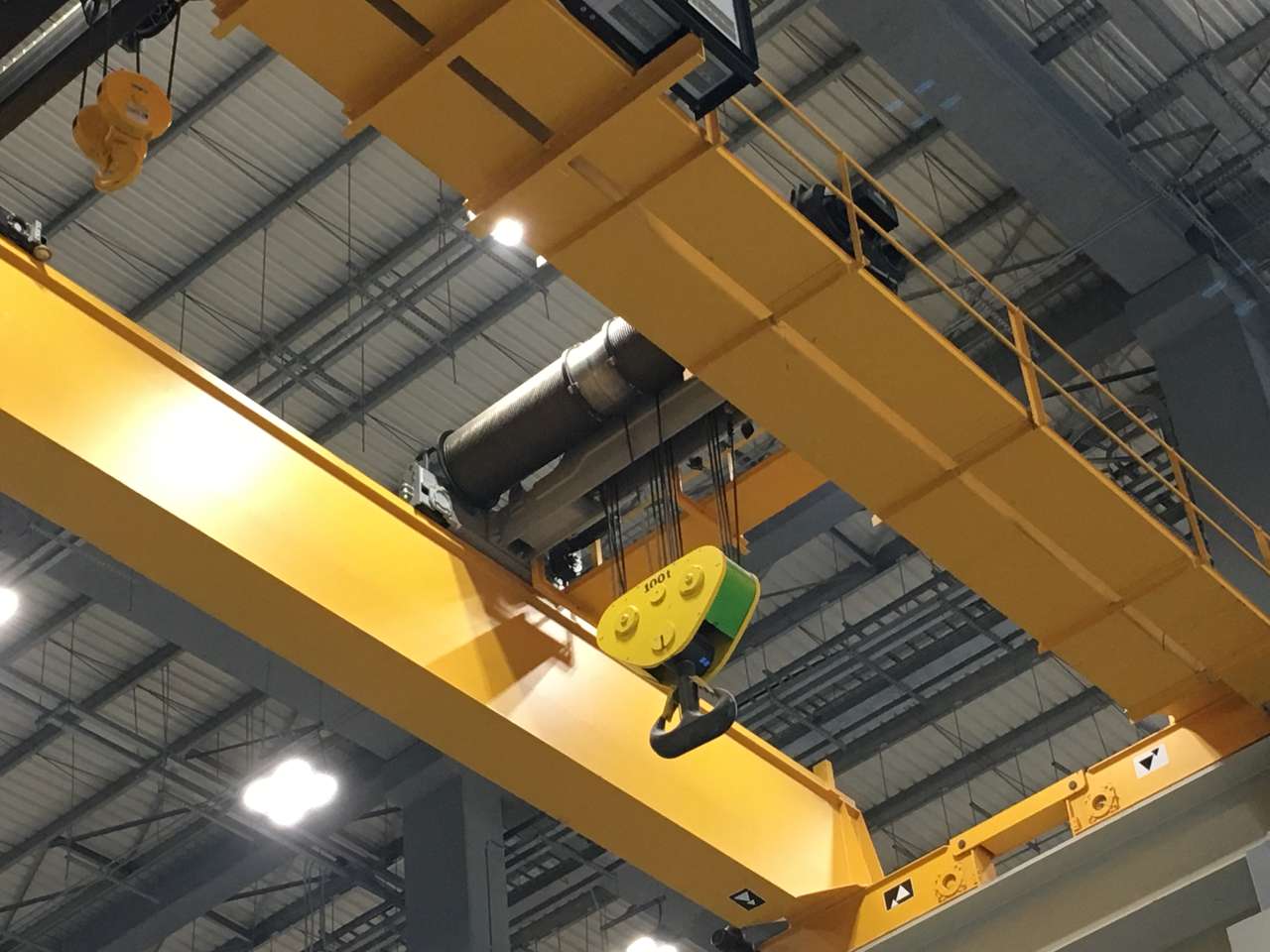 overhead crane puzzle online from photo