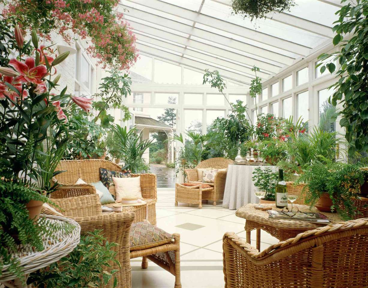 Слънчева стая с растения онлайн пъзел от снимка