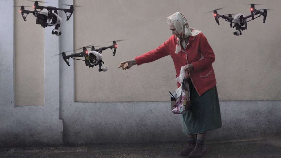 Dron stará žena online puzzle