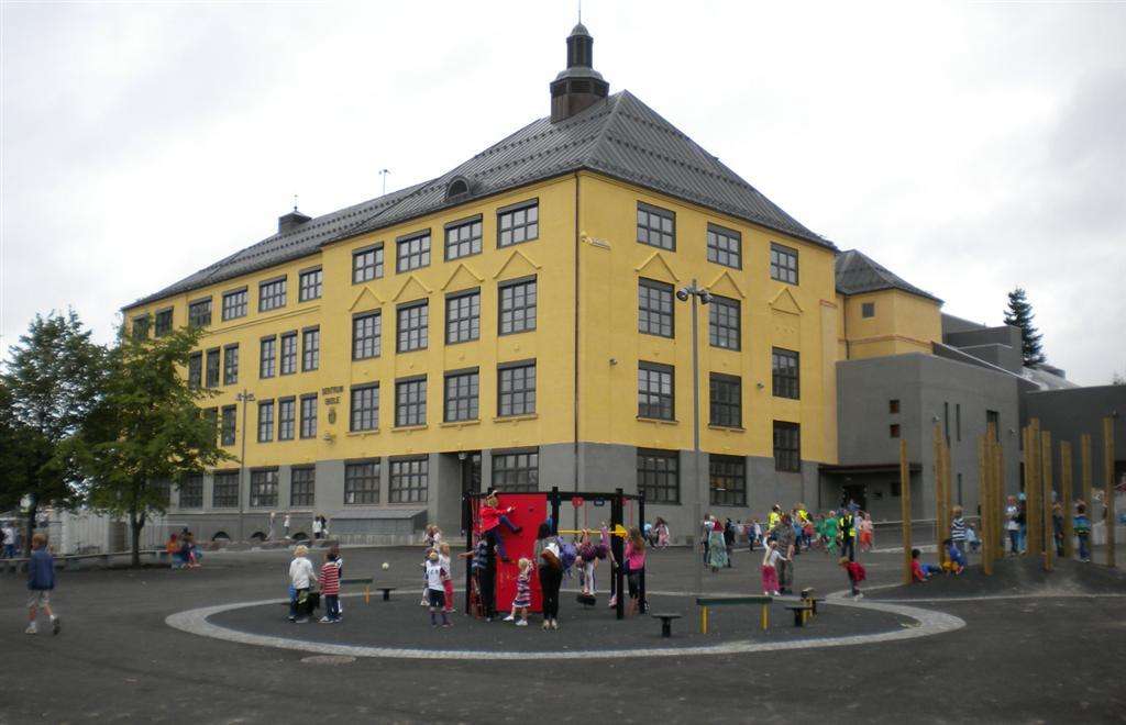 Sentrum skole е най-доброто онлайн пъзел от снимка