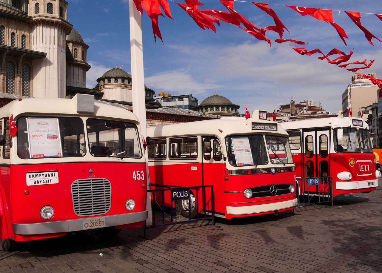 Πλατεία Ταξίμ στην Κωνσταντινούπολη παζλ online από φωτογραφία