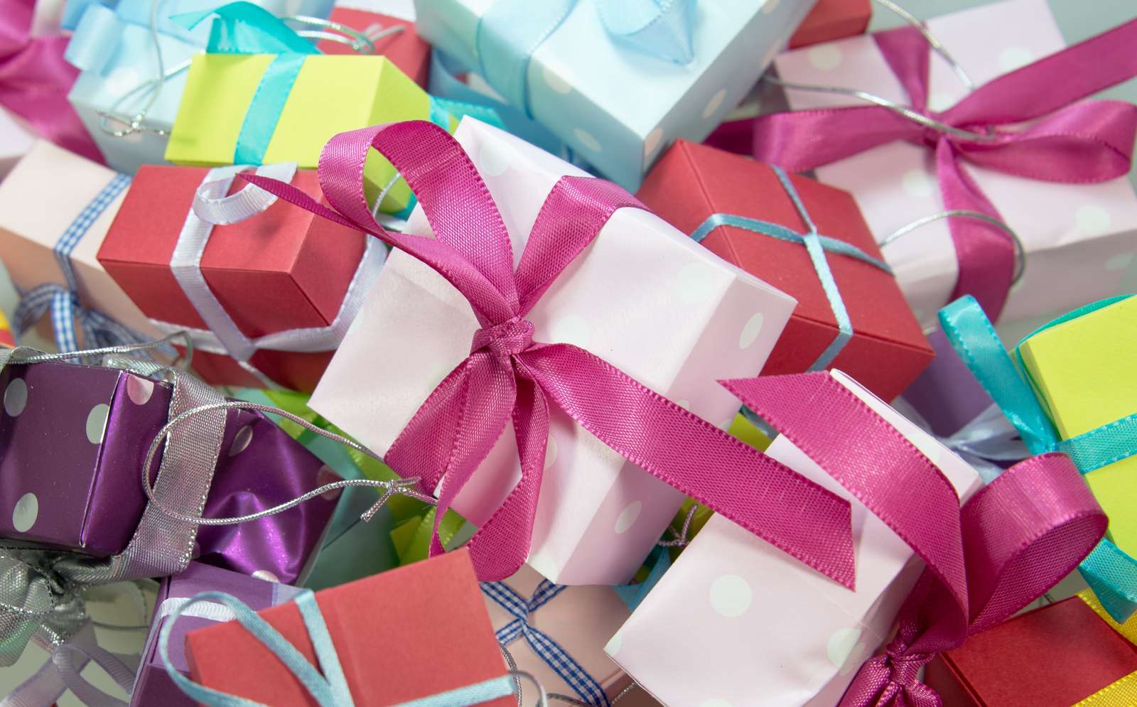 Пъзел с подаръци за рожден ден онлайн пъзел от снимка