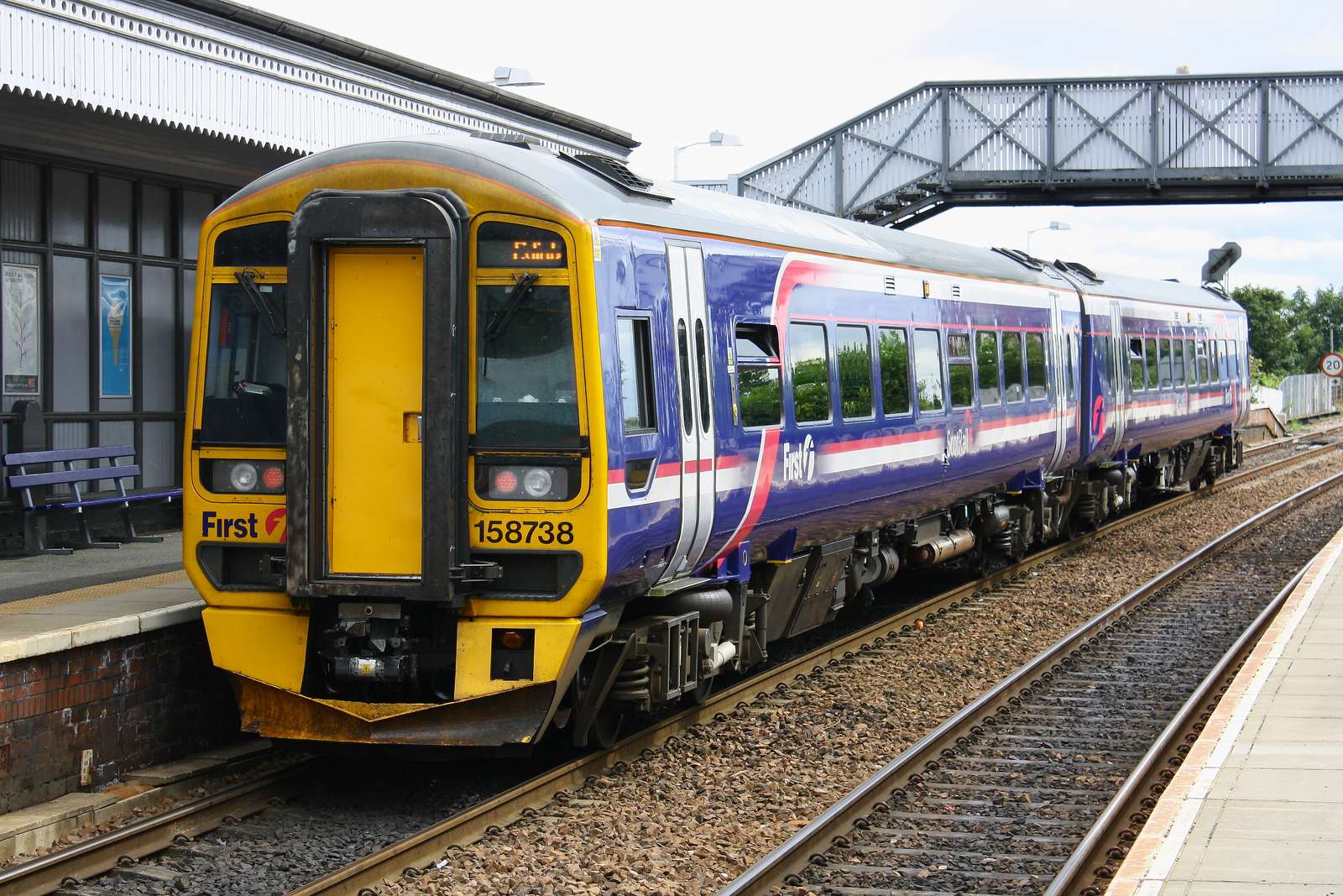 Trem Scotrail puzzle online a partir de fotografia