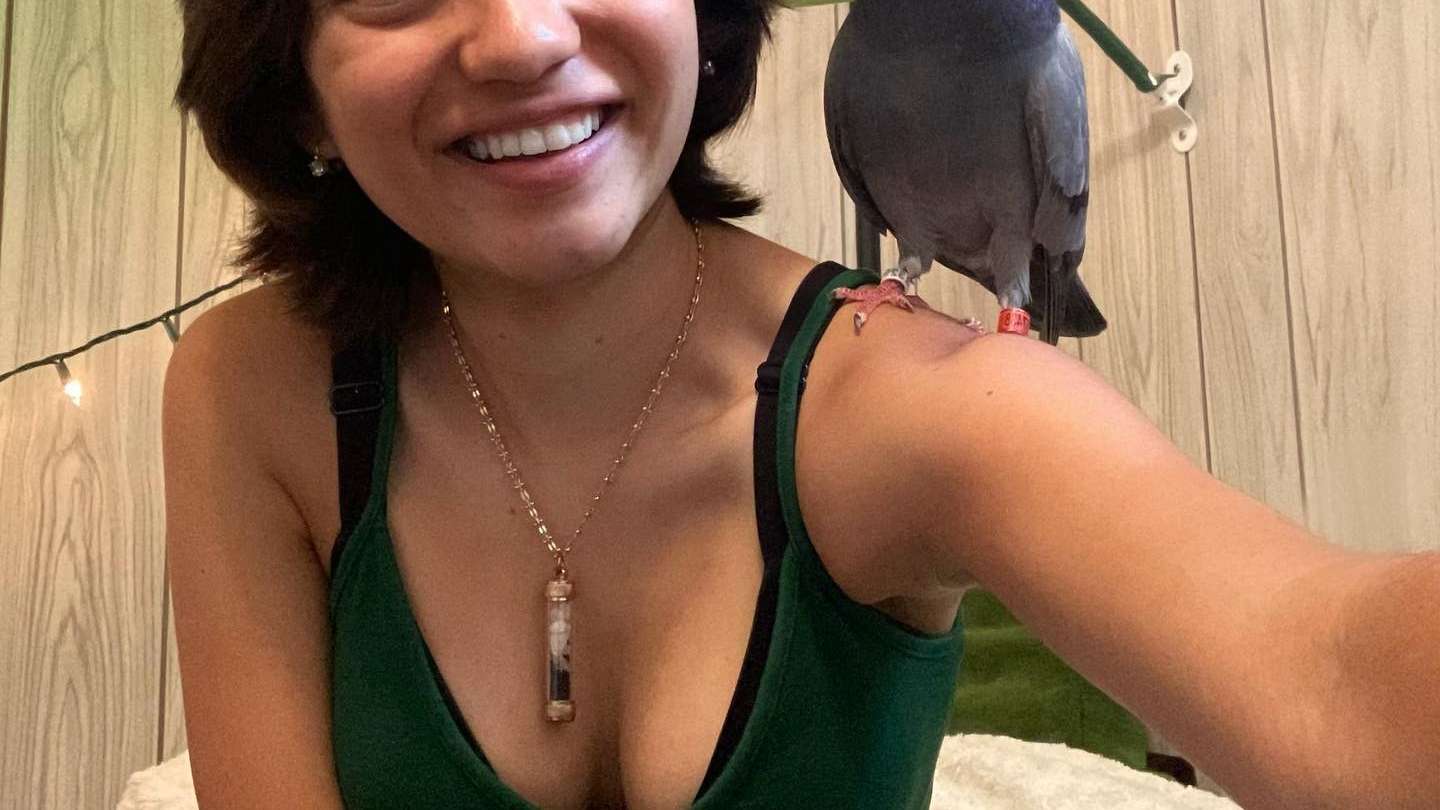 Момиче птица онлайн пъзел