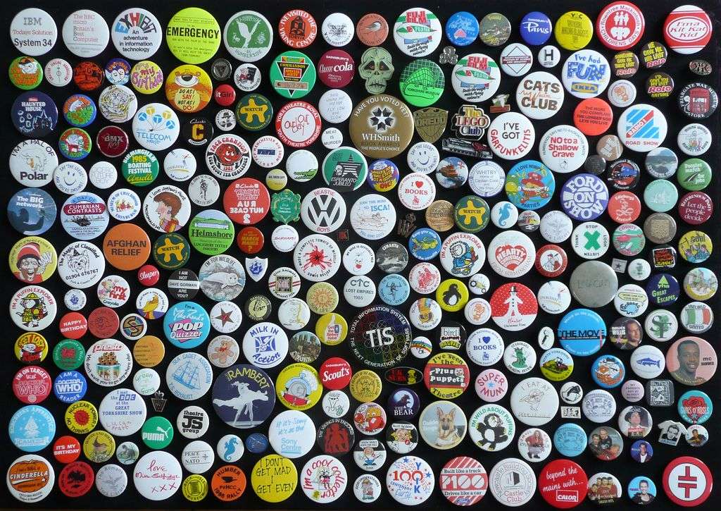 Collection of Button/Pins online puzzle