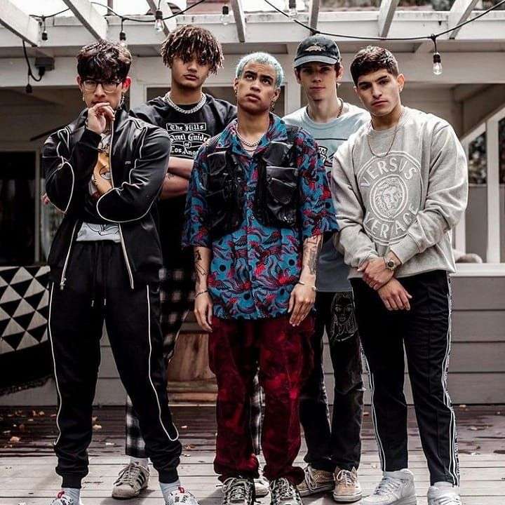 Prettymuch puzzle online from photo