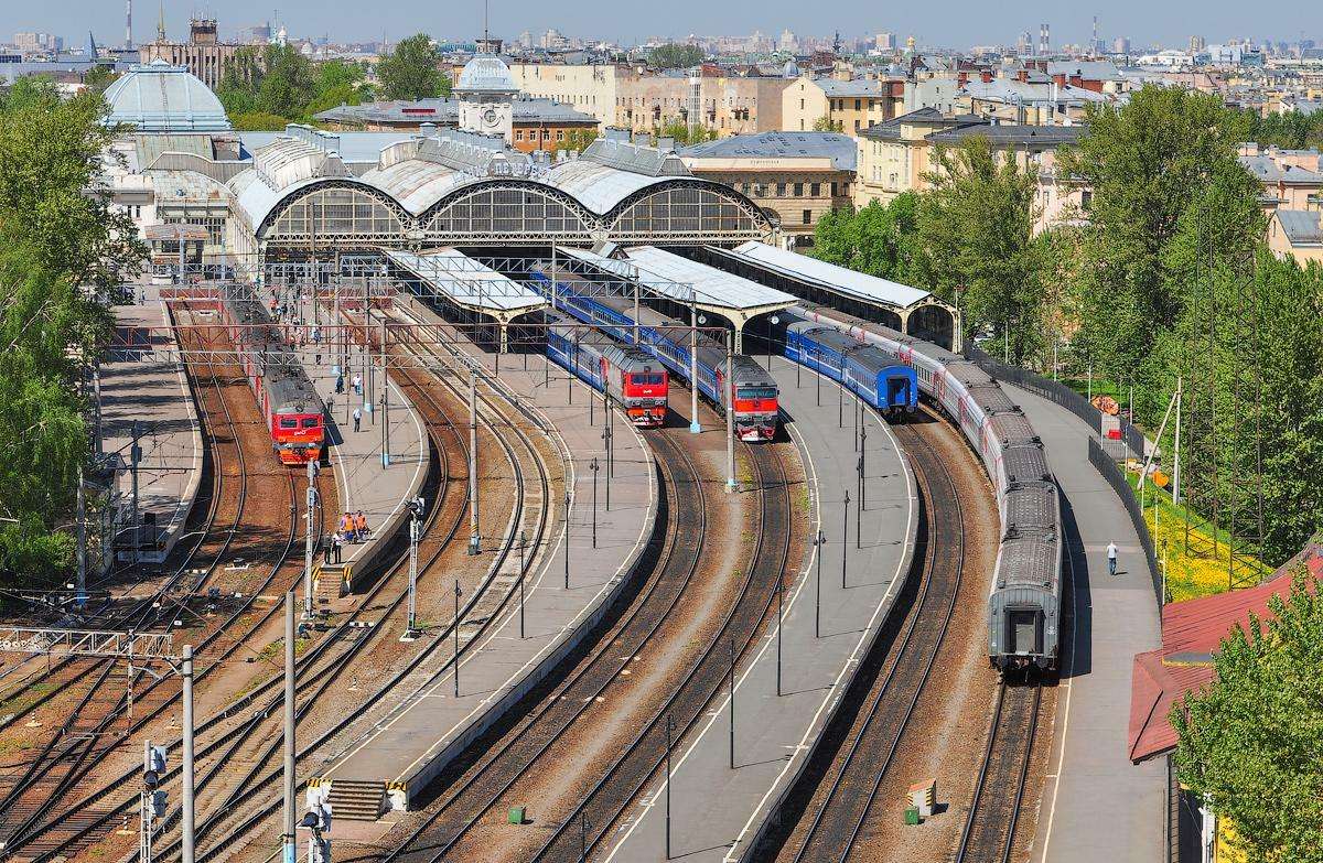 St. Petersburg station puzzle online from photo