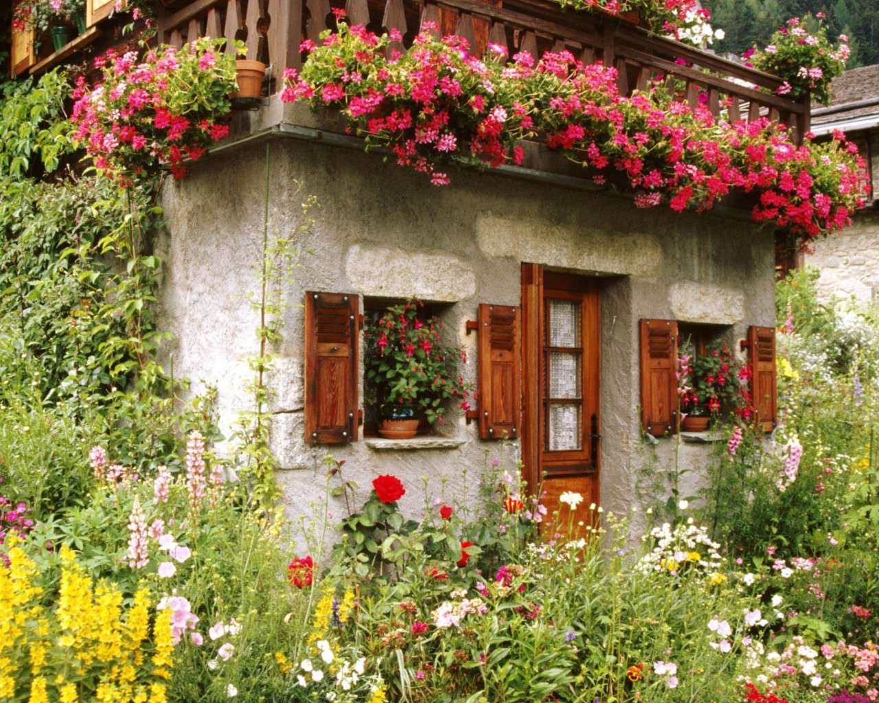 Maison entourée de fleurs puzzle en ligne à partir d'une photo
