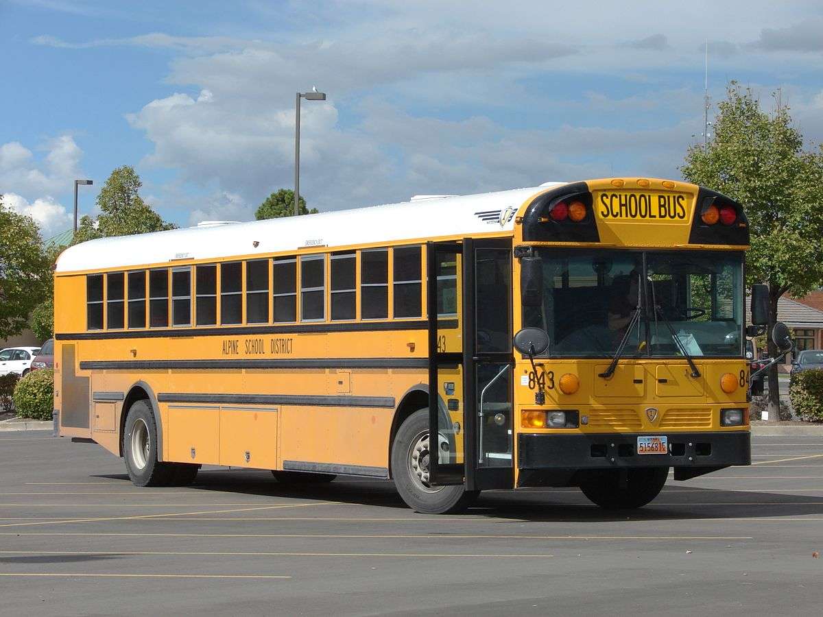 училищен автобус онлайн пъзел