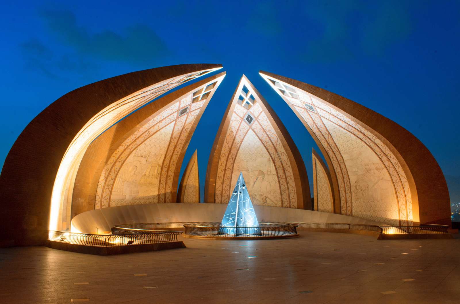 Пам'ятник Пакистану онлайн пазл