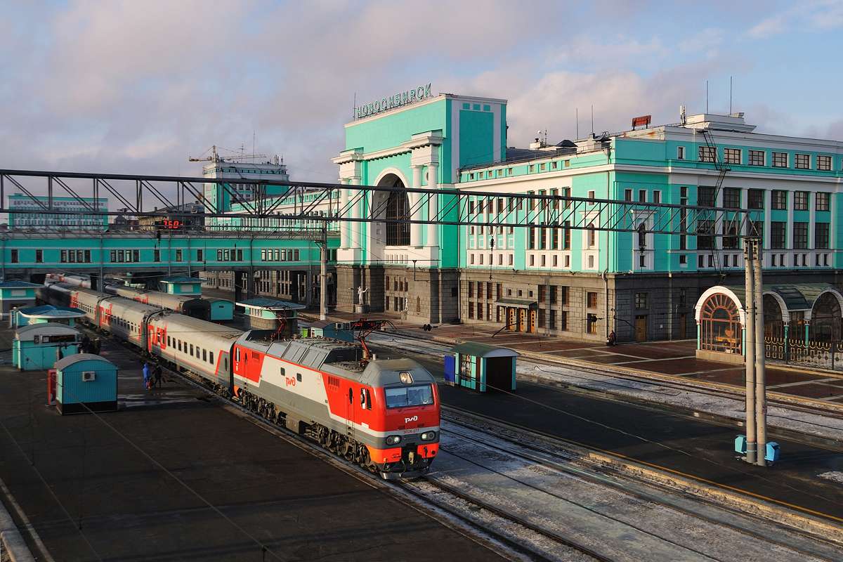 Railway station puzzle online from photo