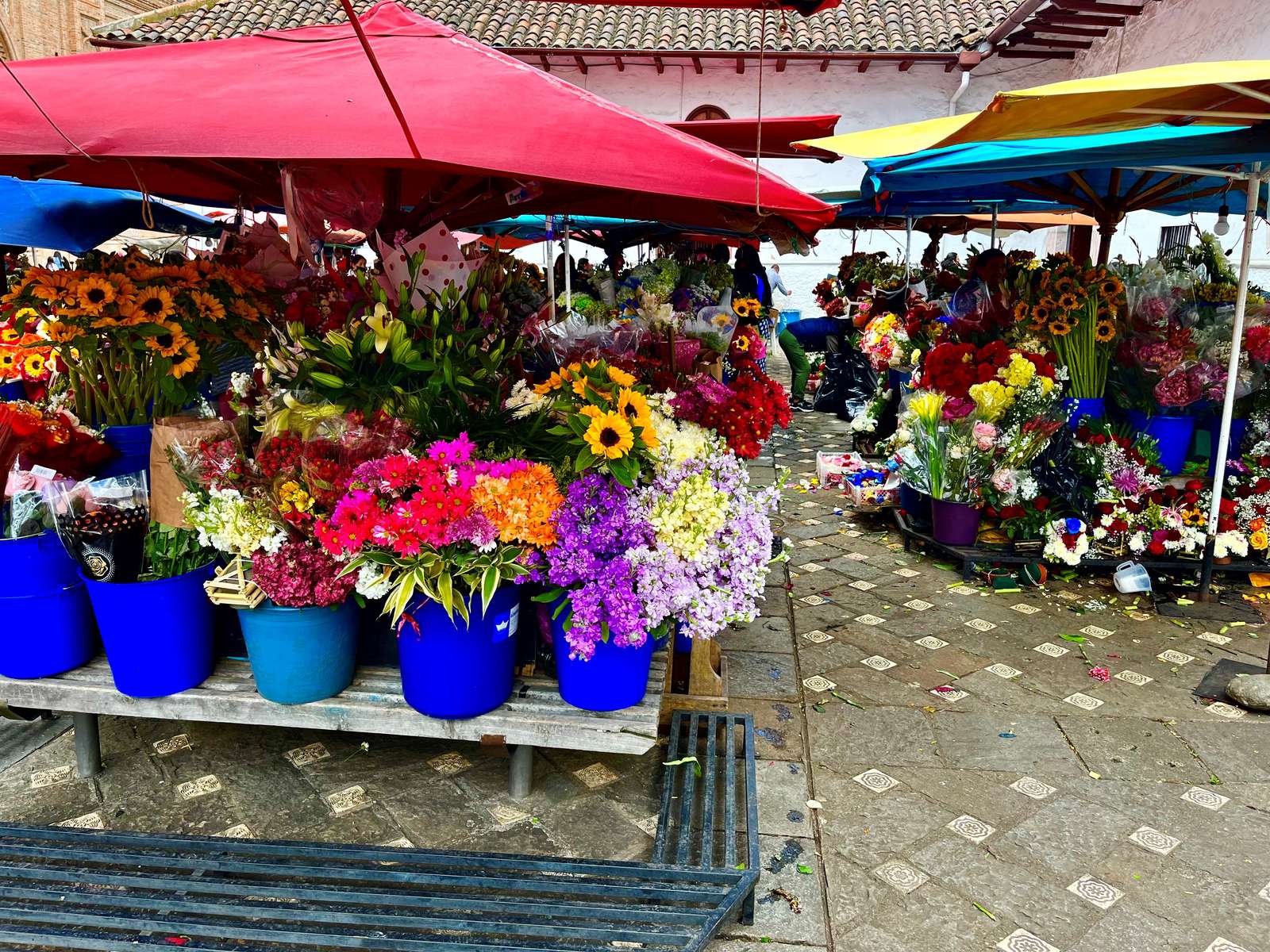 Цветочный рынок Куэнки онлайн-пазл
