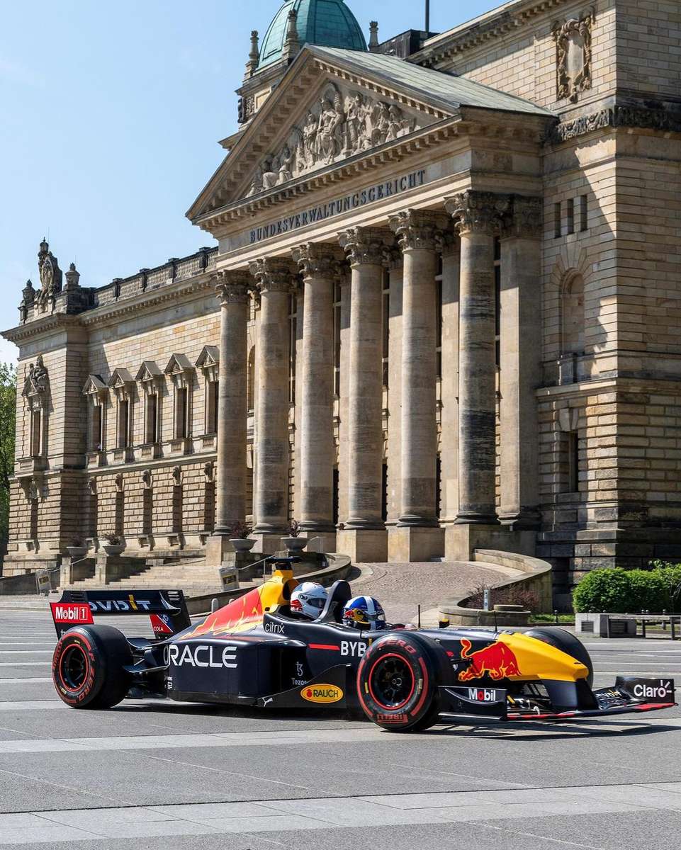 Formel 1 bil pussel online från foto