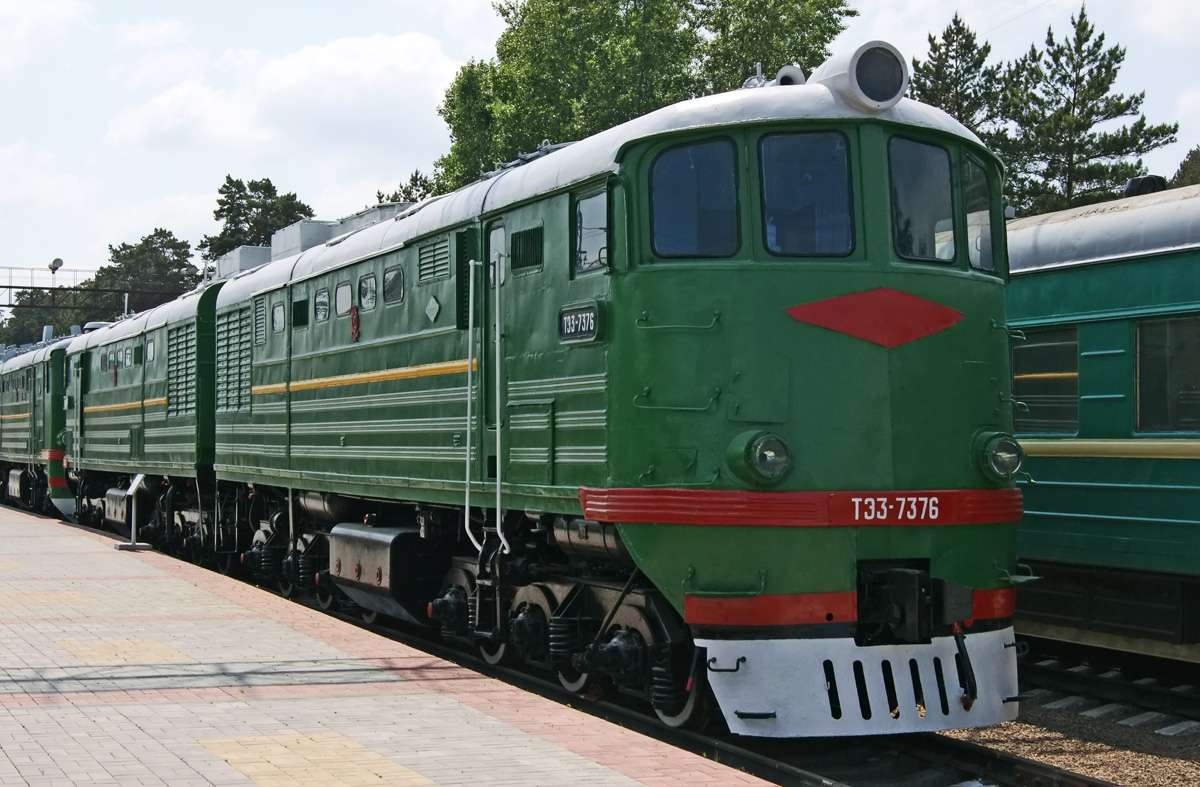 locomotiva diesel TE3-7376 puzzle online din fotografie