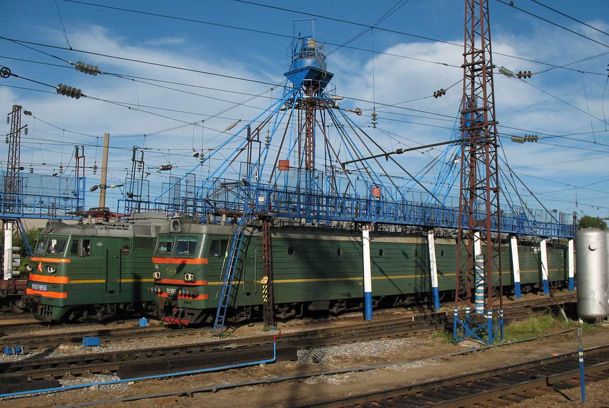 electric locomotives puzzle online from photo