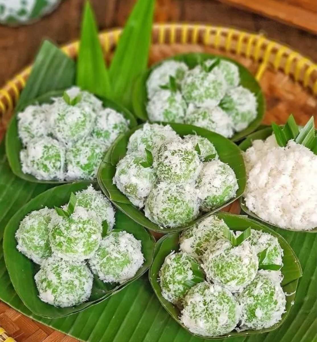 Солодкий картопляний торт Klepon скласти пазл онлайн з фото