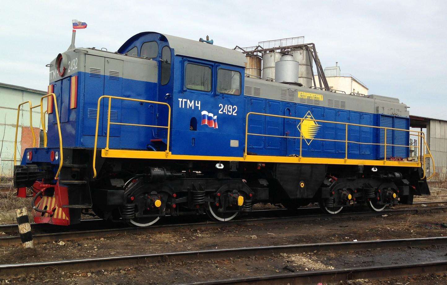 posunovací dieselová lokomotiva TGM4-2492 online puzzle