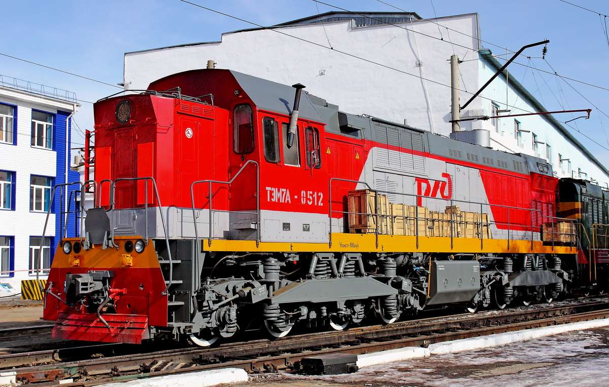 diesellokomotiv TEM7A-0512 pussel online från foto