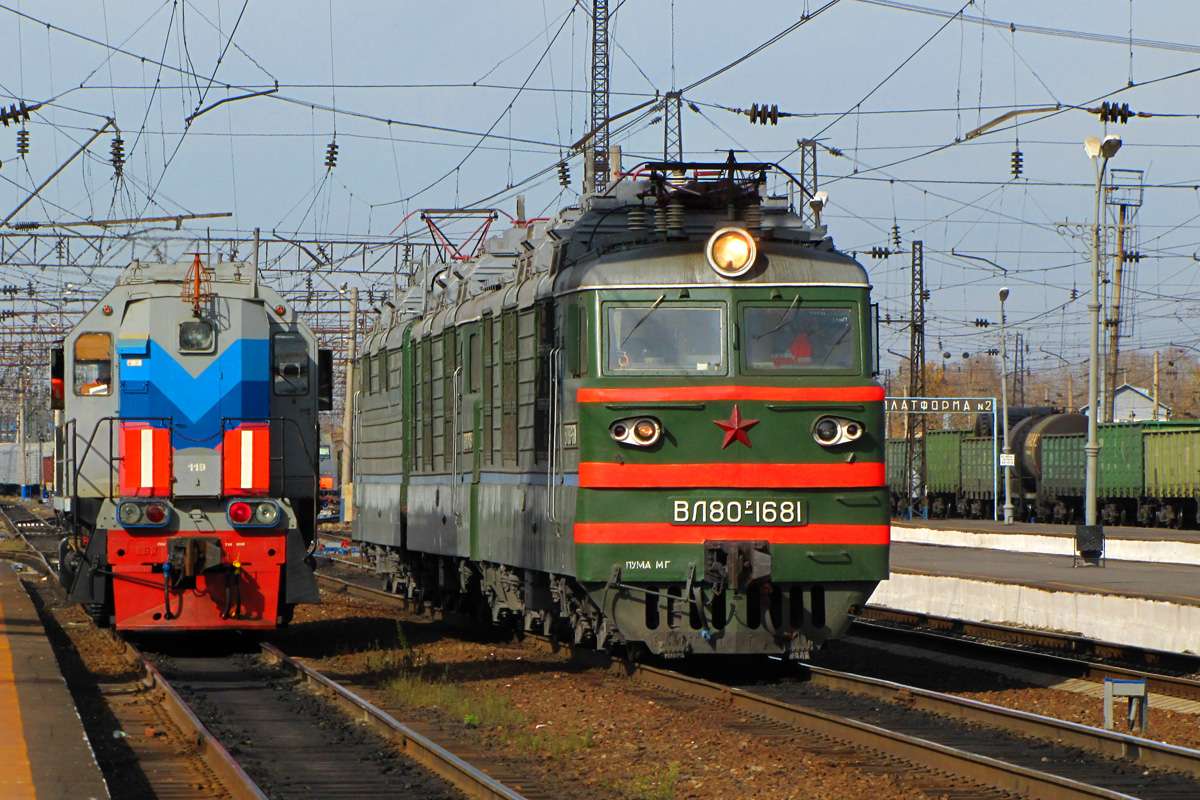 ロシア鉄道の機関車 写真からオンラインパズル