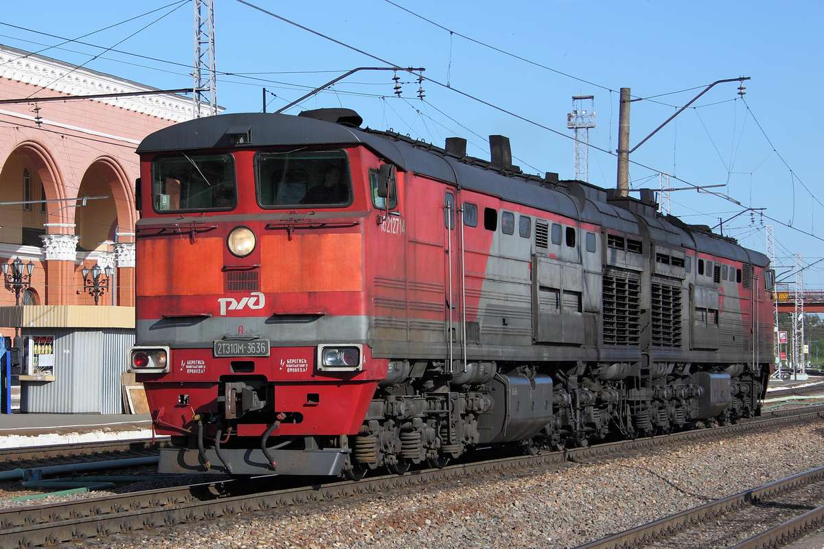 Lokomotive 2 TE10 M-3636 Online-Puzzle