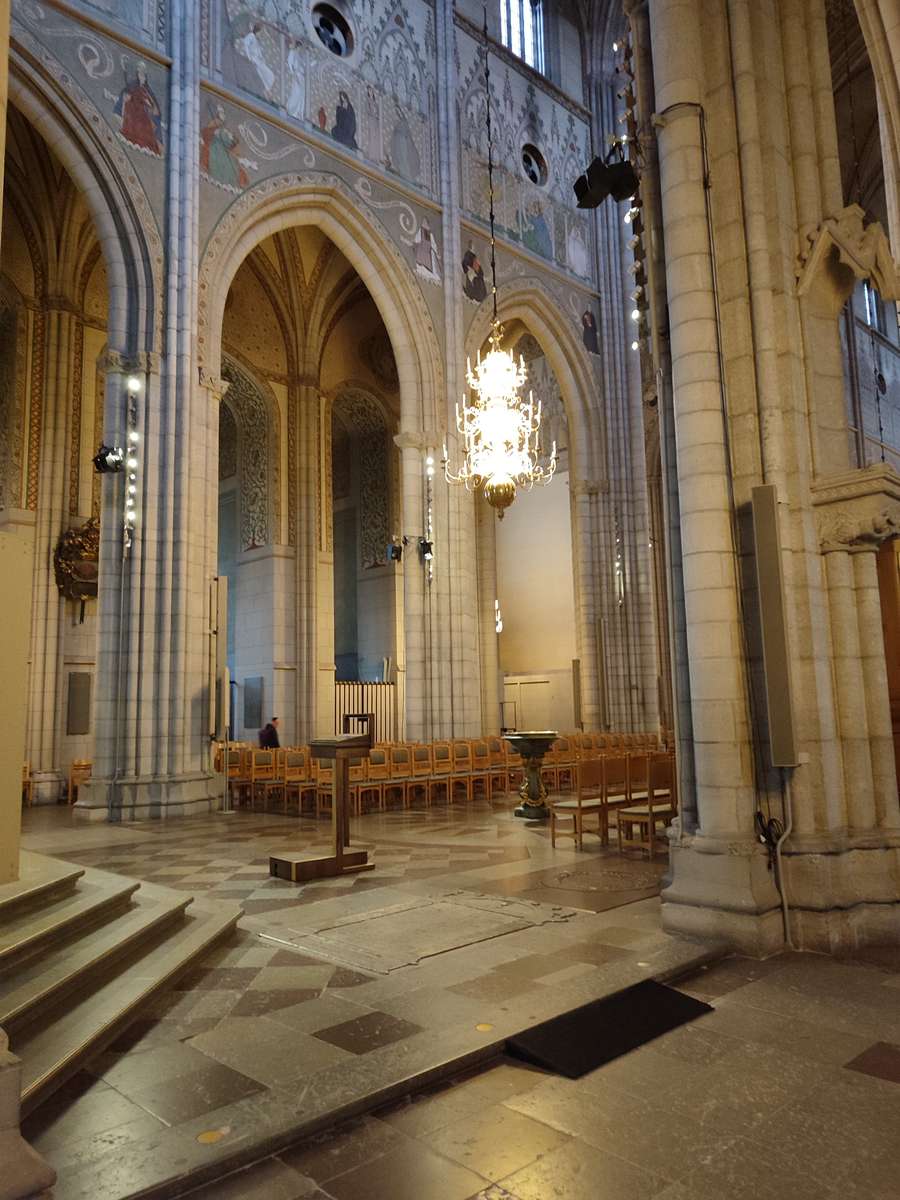 Cathédrale d'Uppsala en Suède puzzle en ligne à partir d'une photo