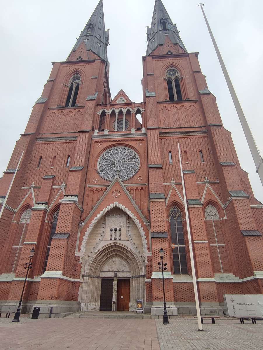 Упсальський собор, Швеція онлайн пазл