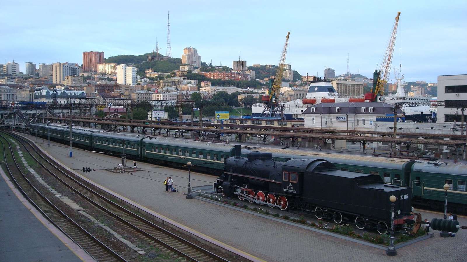 passenger train puzzle online from photo