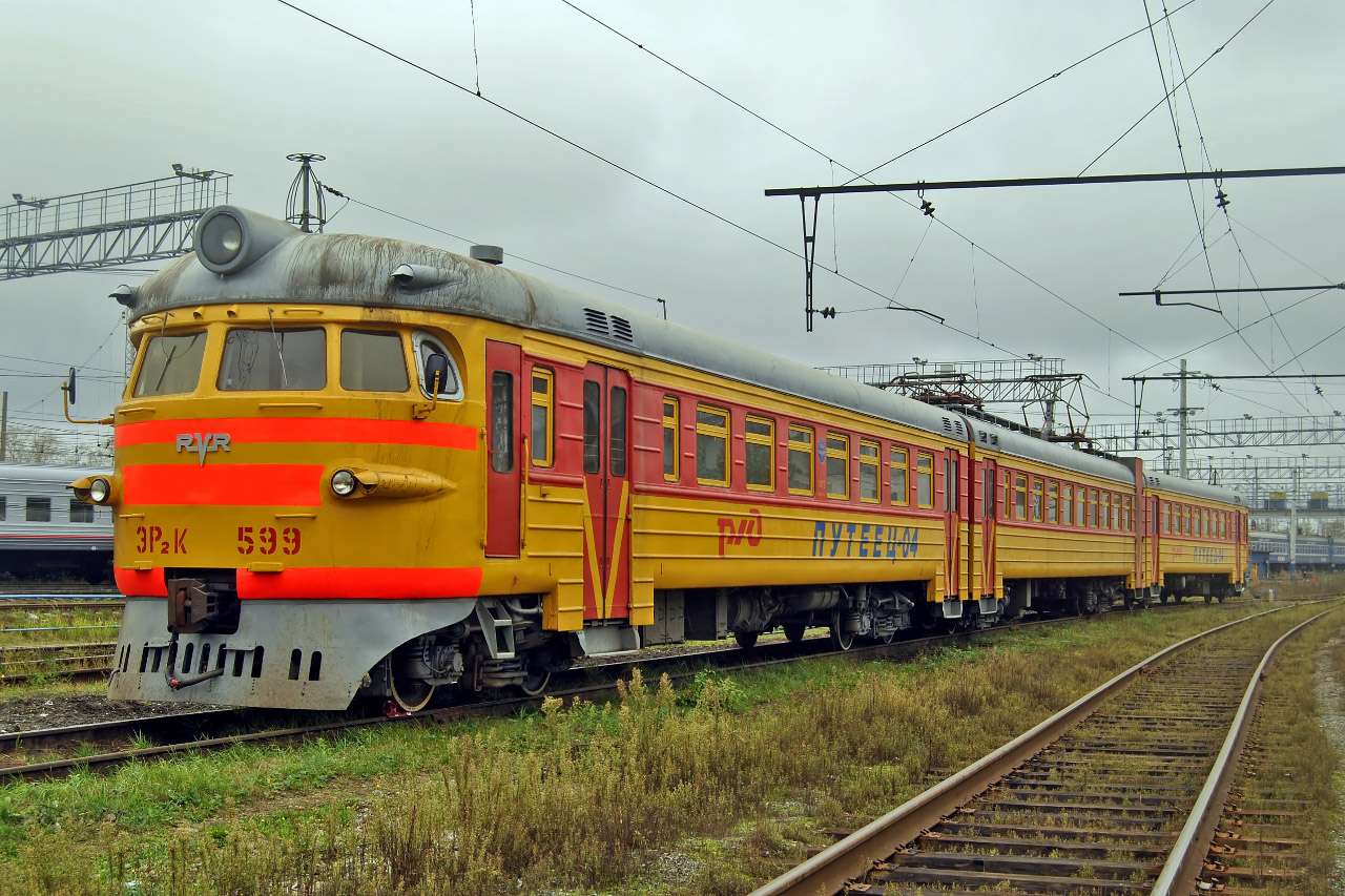 electric train er2k-599 online puzzle