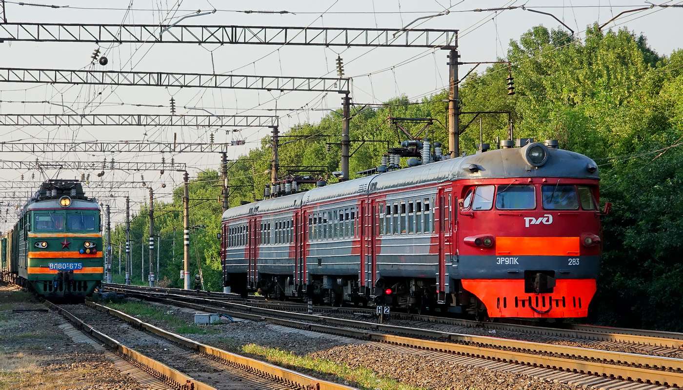 Trains des chemins de fer russes puzzle en ligne à partir d'une photo