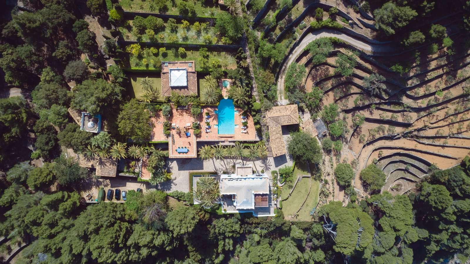 Luftaufnahme eines riesigen Anwesens Online-Puzzle vom Foto