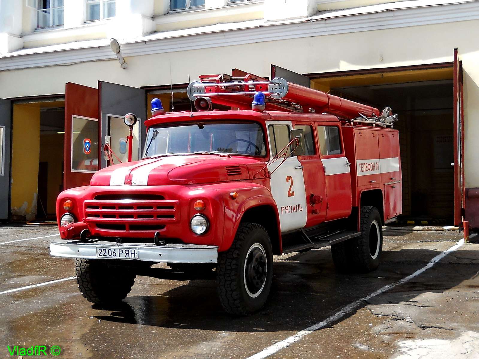 fire engine ZIL 130 online puzzle