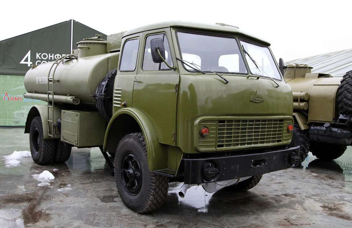 camión de combustible MAZ-500 rompecabezas en línea