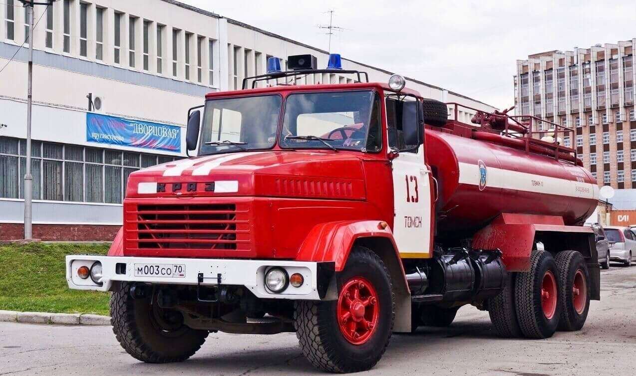 camión de bomberos Kraz 6520 puzzle online a partir de foto