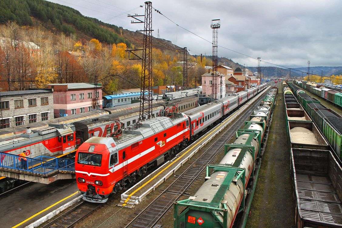 Russian Railways railway station puzzle online from photo