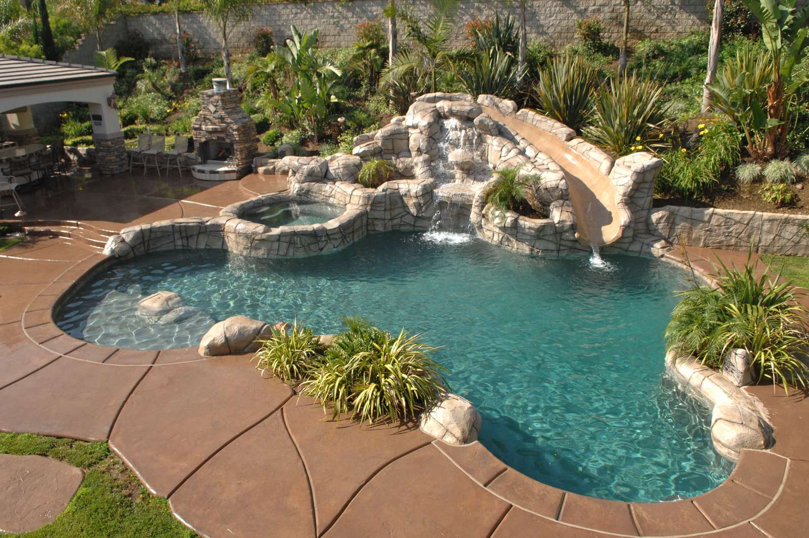 Outside Pool and Jacuzzi puzzle online from photo