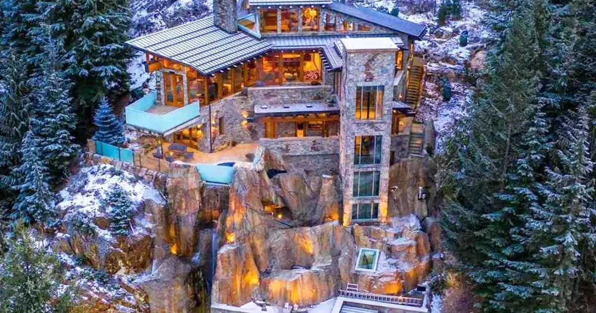 Casa tagliata fuori dalla montagna puzzle online da foto