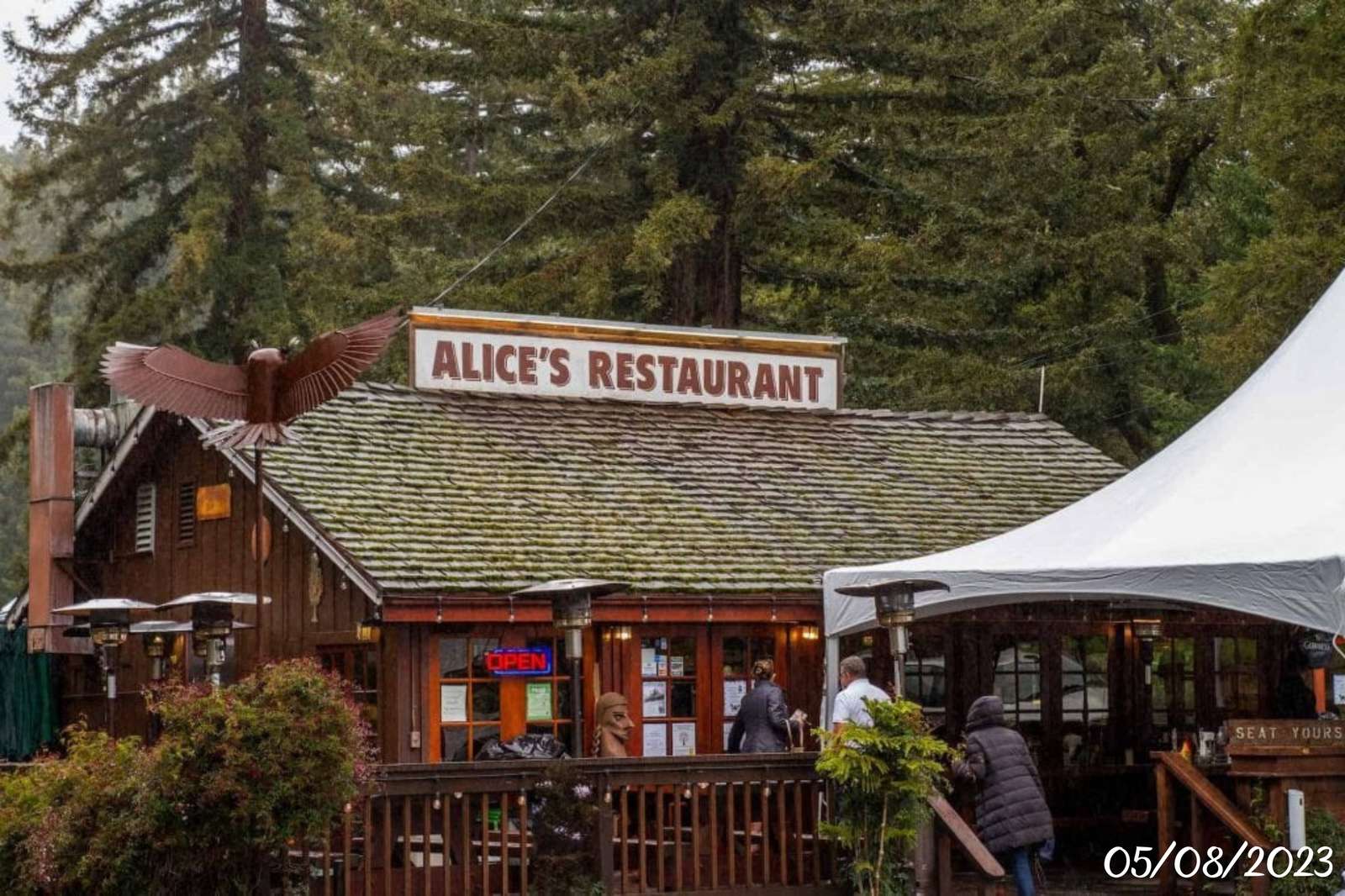 Ресторантът на Алис онлайн пъзел от снимка