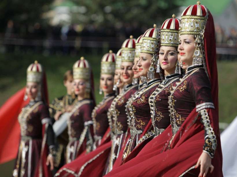Μπζεντουγκί. Πολυεθνική Ρωσία παζλ online από φωτογραφία