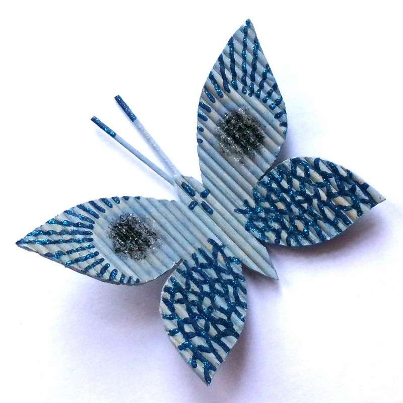 棒で作られた蝶 写真からオンラインパズル