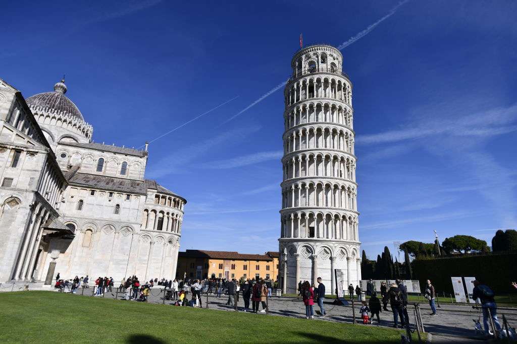 lutande tornet i Pisa pussel online från foto