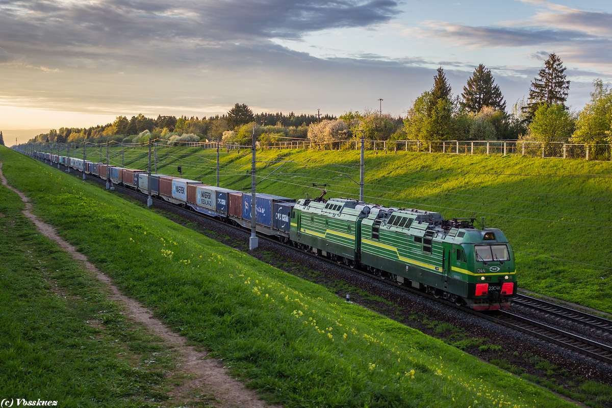 electric locomotive 2ES4K puzzle online from photo