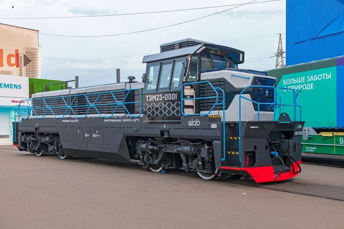 Diesel locomotive TEM23-0001 puzzle online from photo