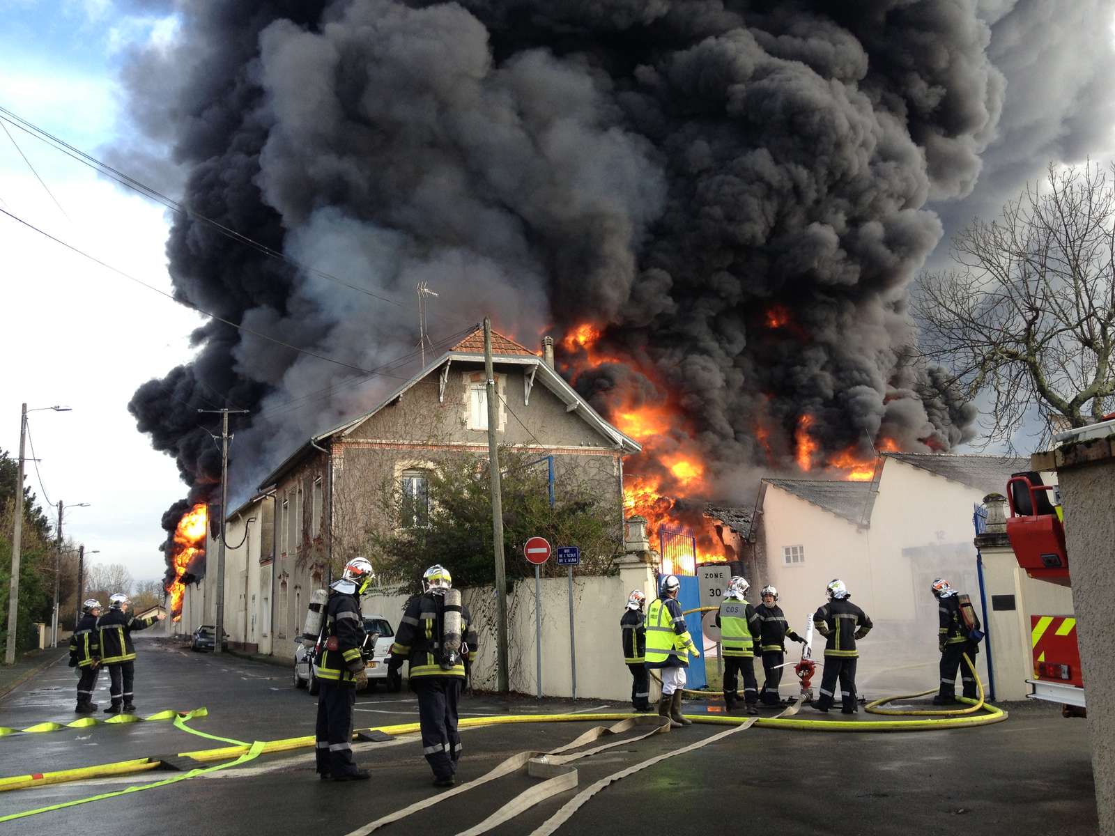 Stingere a incendiilor puzzle online din fotografie
