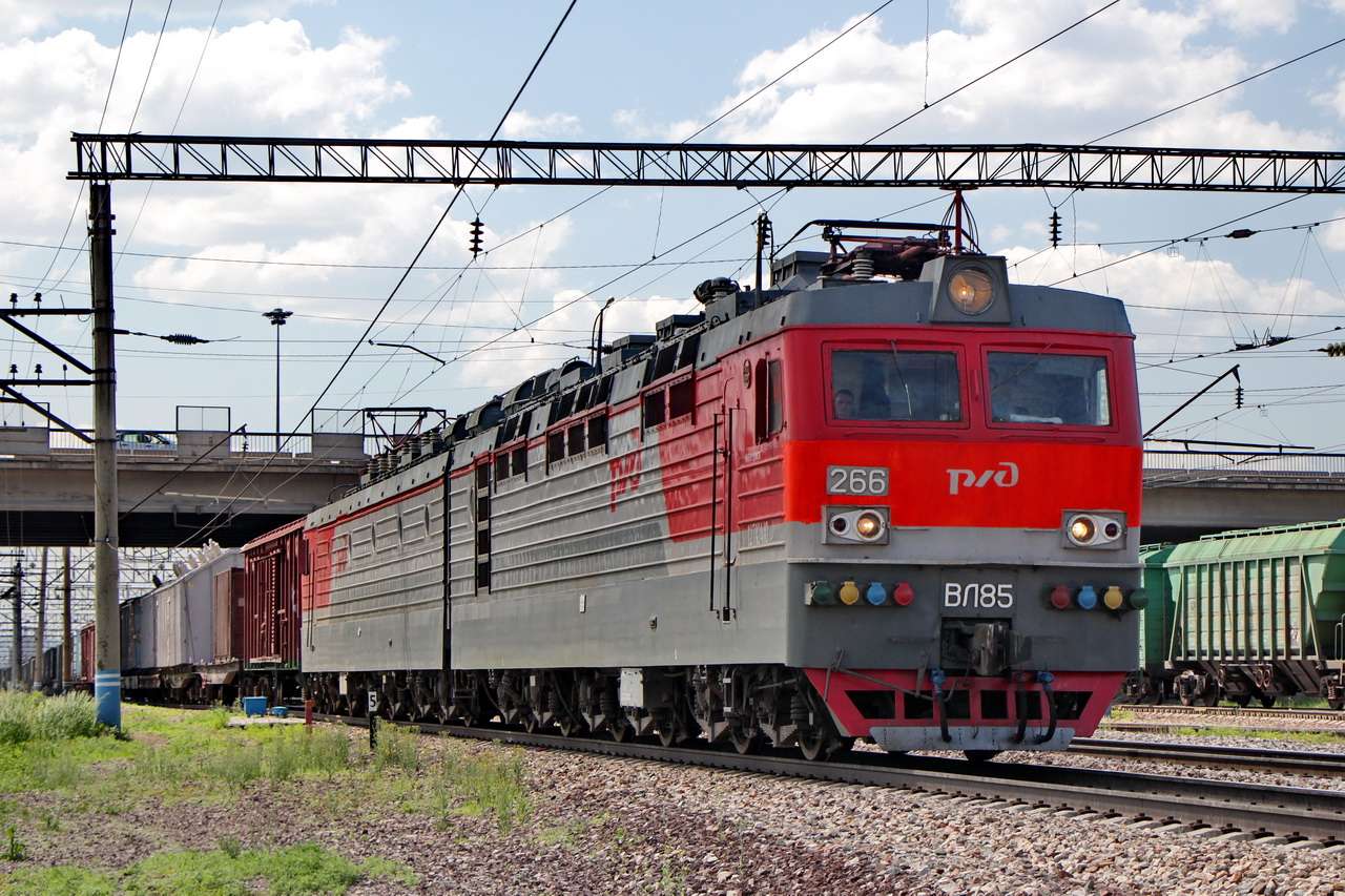 Електрически локомотив VL 85-266 онлайн пъзел от снимка