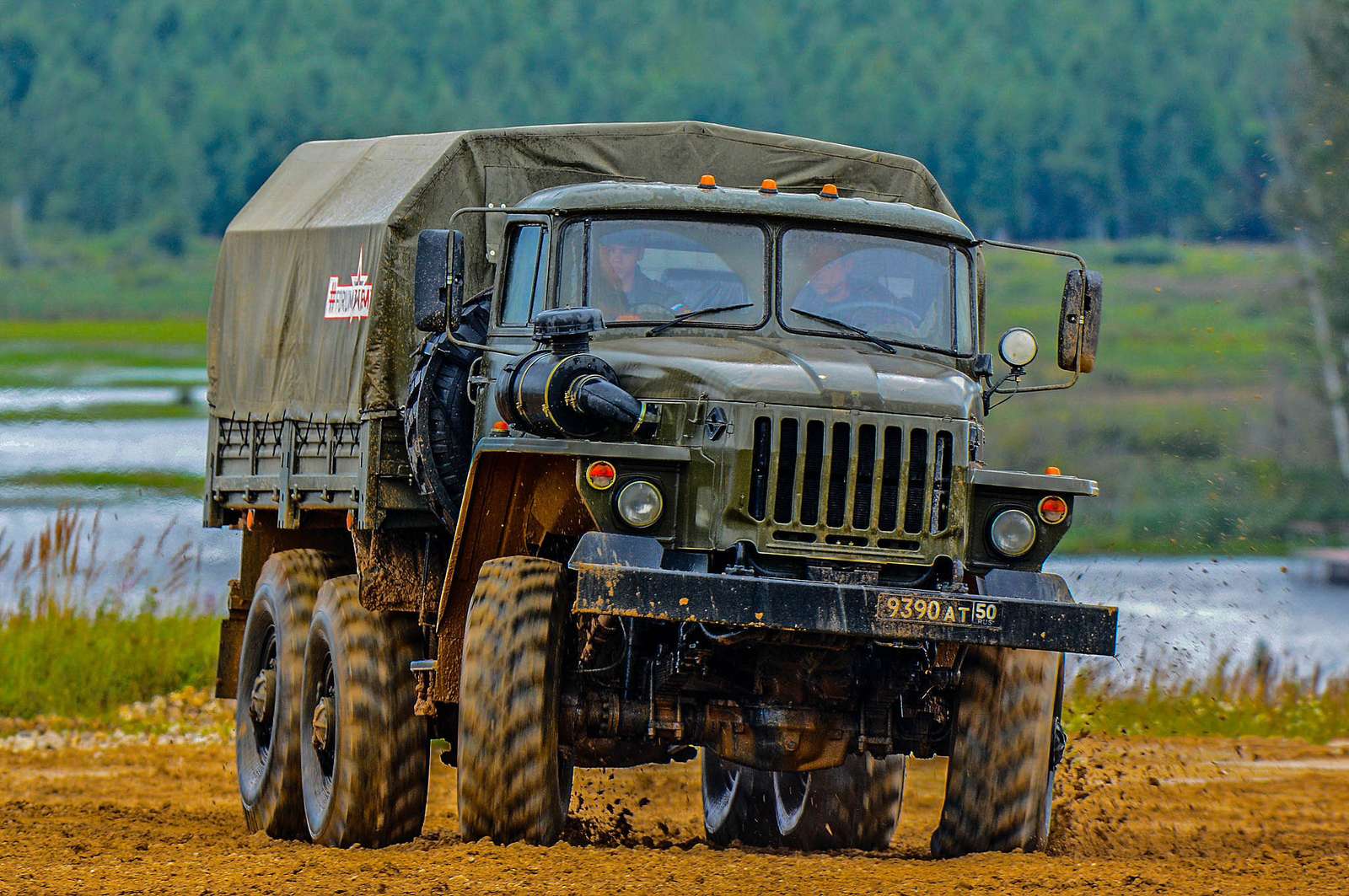 στρατιωτικό φορτηγό ural 4320 παζλ online από φωτογραφία