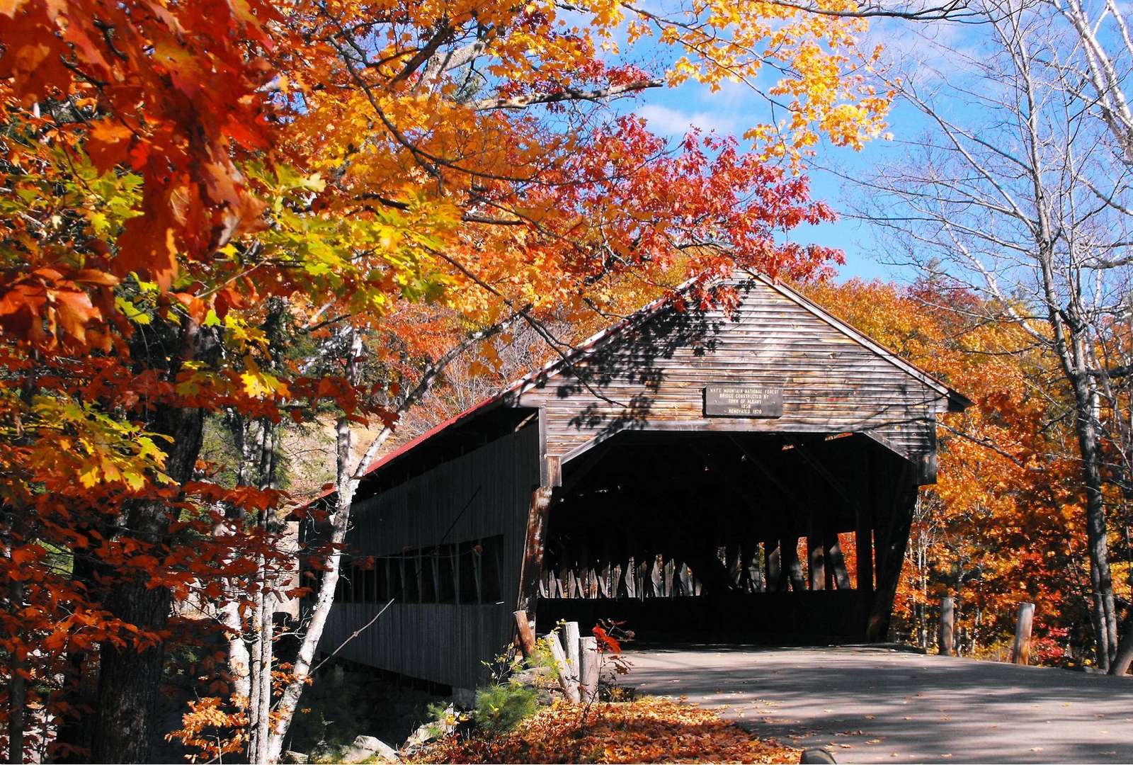Покрит мост във Върмонт (САЩ) онлайн пъзел от снимка