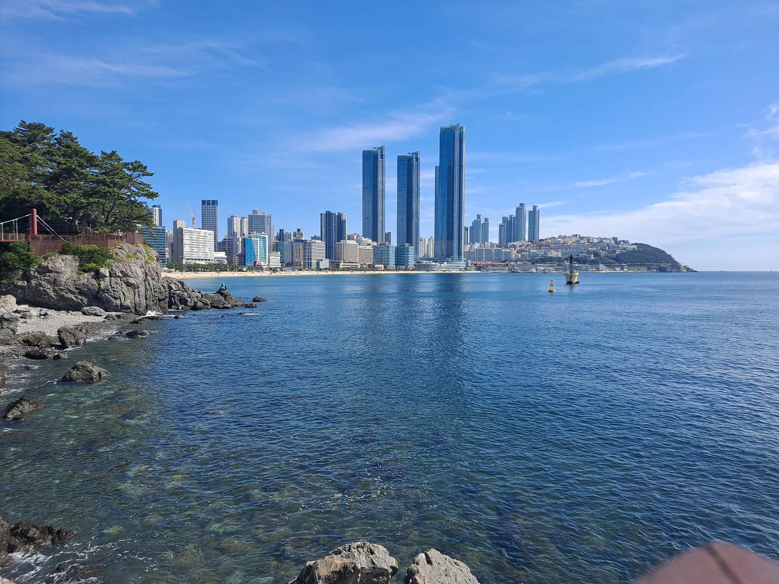 Vista de Busan na praia puzzle online a partir de fotografia