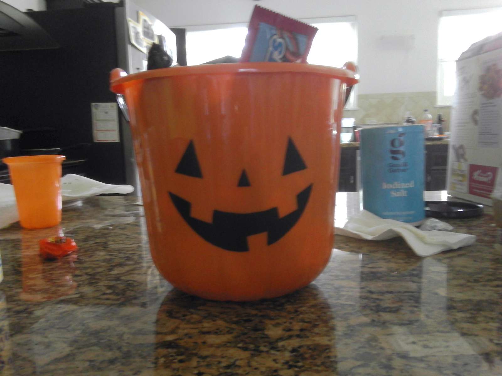 candy bucket puzzle online from photo